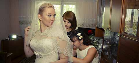 Bride with bridesmaids.