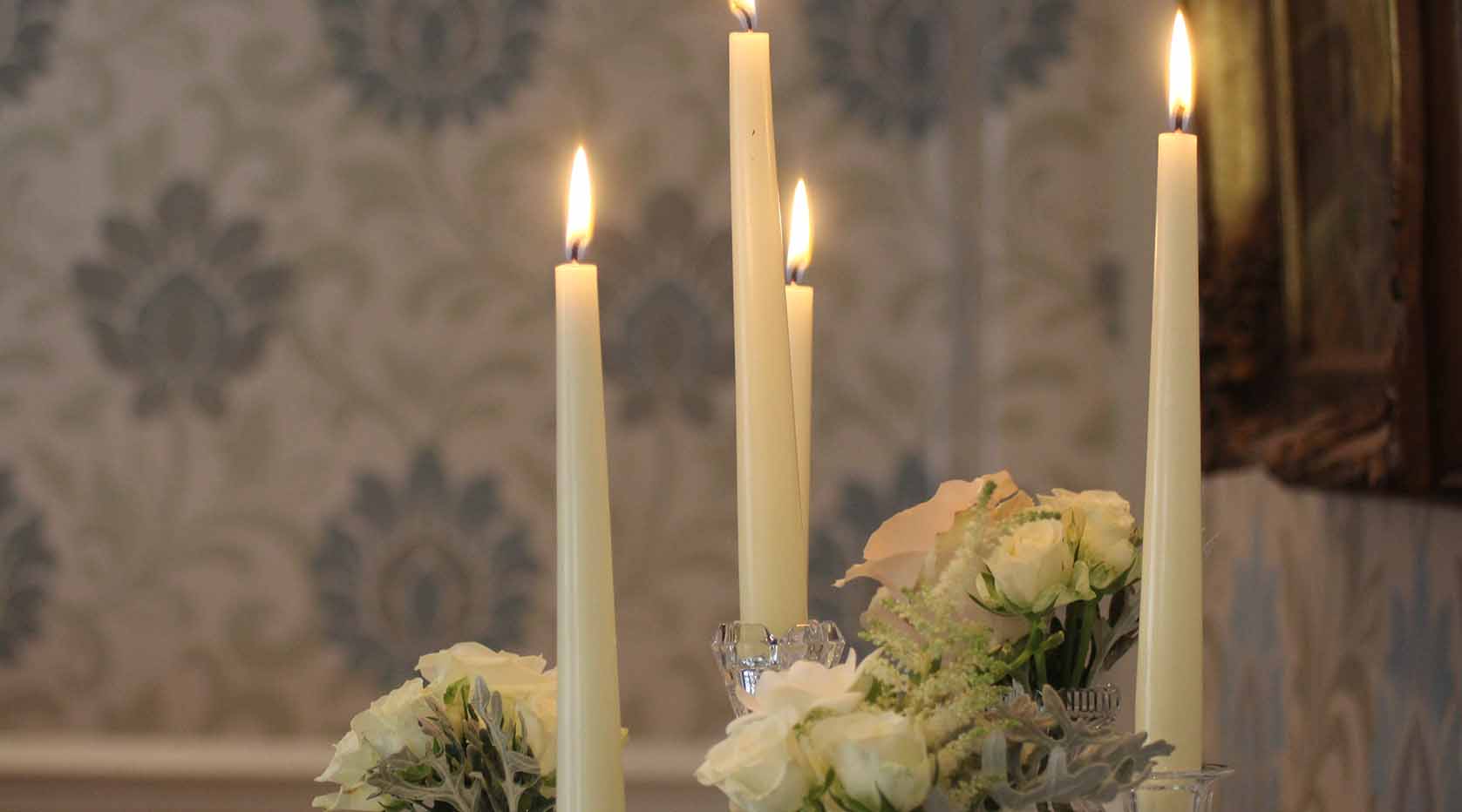 Wedding candle decoration idea.